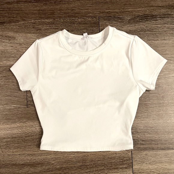 Garage | Mikayla Open Back Tee in White Size Medium - Picture 4 of 6